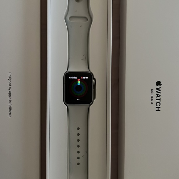 Apple Watch - Picture 3 of 5
